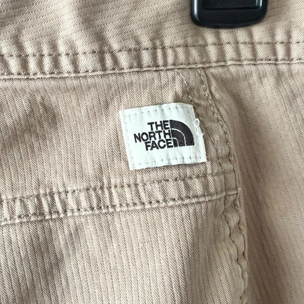 The North Face Beige Convertible Outdoor Hiking Straight Cargo Pants Size 10 EUC - Picture 5 of 12